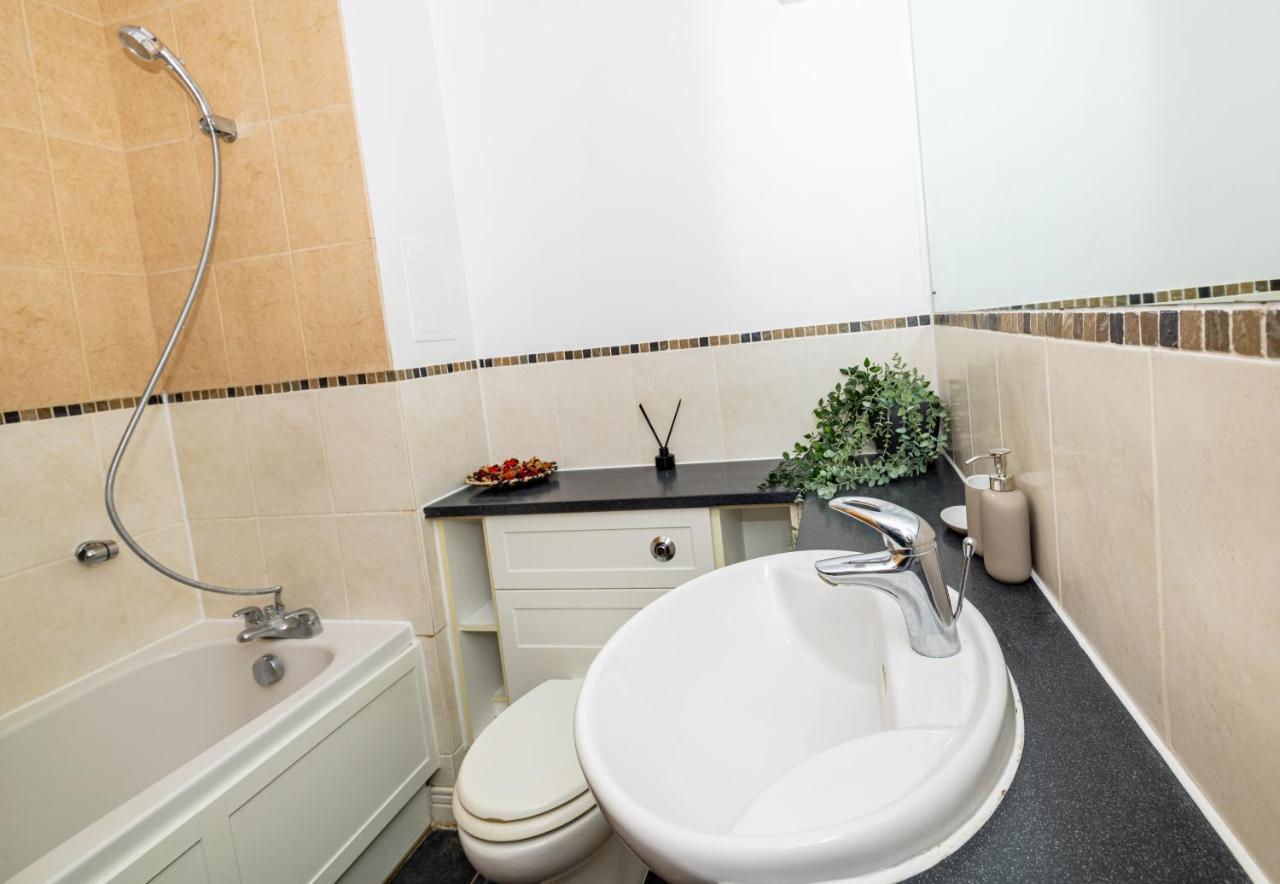 Two Bed Apartment Near Canary Wharf 伦敦 外观 照片