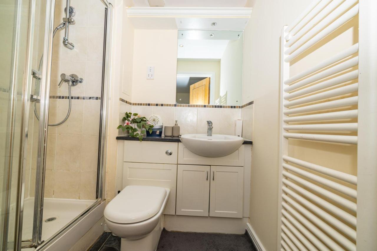 Two Bed Apartment Near Canary Wharf 伦敦 外观 照片