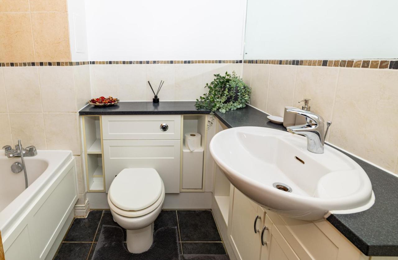 Two Bed Apartment Near Canary Wharf 伦敦 外观 照片